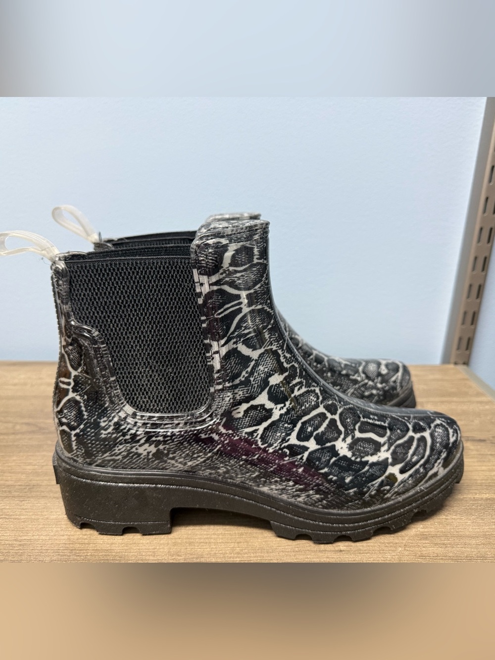 Seven 7 size 10 Black and White Leopard Print  or Snake print Chelsea Rain Boot